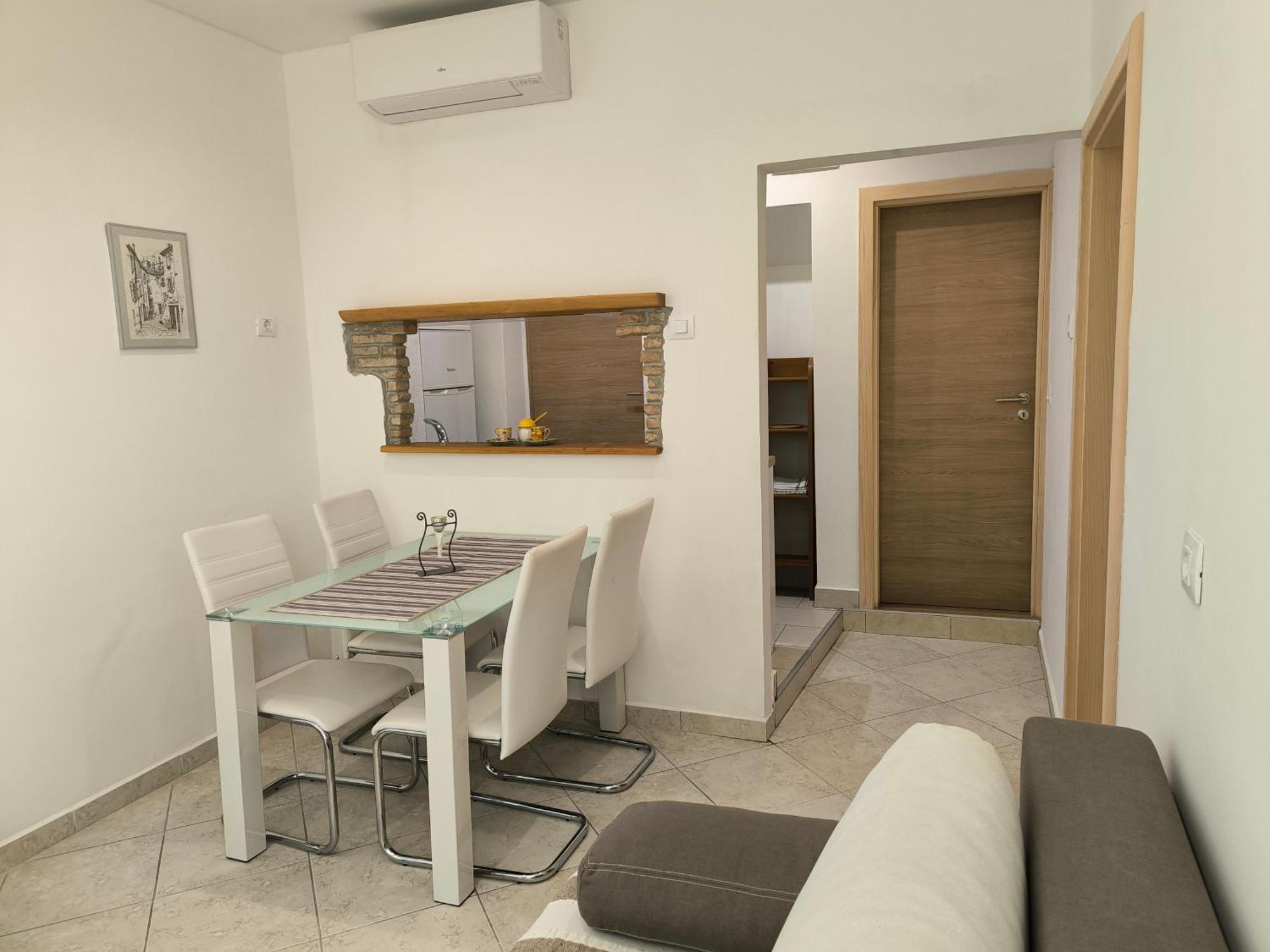 Rooms And Apartment Matika Ровин Екстериор снимка